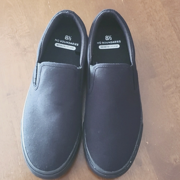 8 1/2 No Boundaries Black Memory Foam Slip On Sneakers - Picture 1 of 4